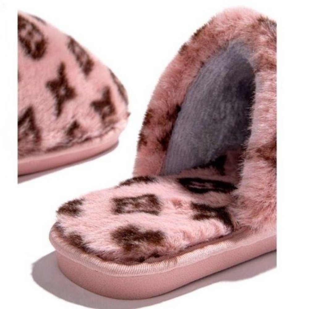 “Luxury” Faux Fur House Slippers in Pink - Picture 4 of 9